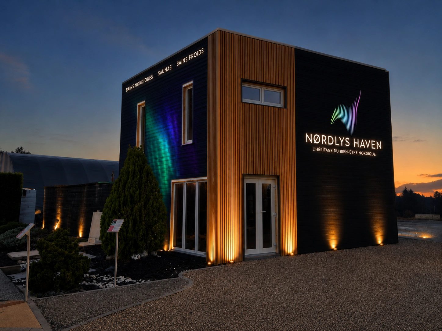Le showroom Nørdlys&nbsp;Haven à Rosoy à la tombée du jour
