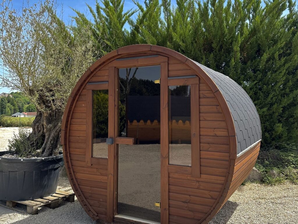 Sauna tonneau installé au showroom de Rosoy